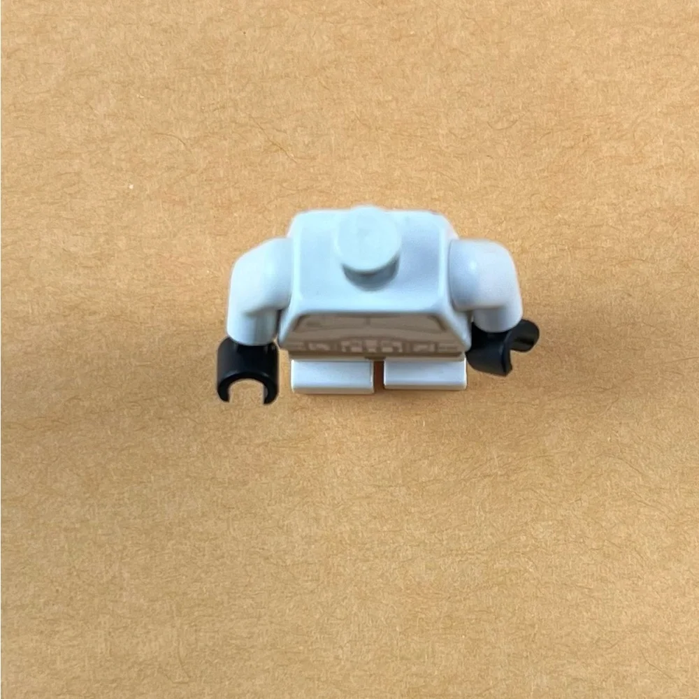 LEGO Star Wars Clone Trooper Missing Head and Helmet 2